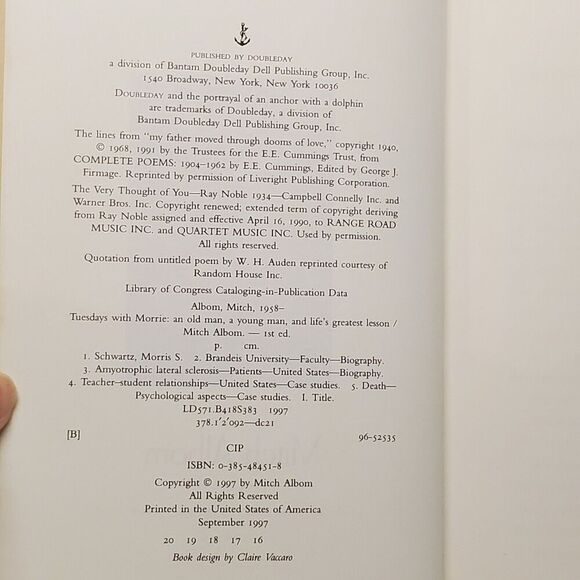 Tuesdays with Morrie : An Old Man, a Young Man and Life's Greatest Lesson - Picture 5 of 8